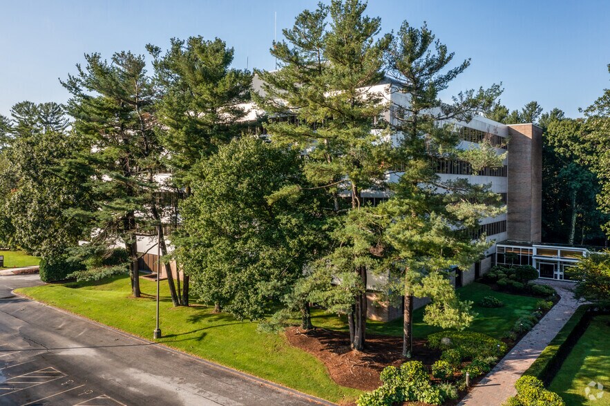 300 Concord Rd, Billerica, MA for sale - Building Photo - Image 2 of 16