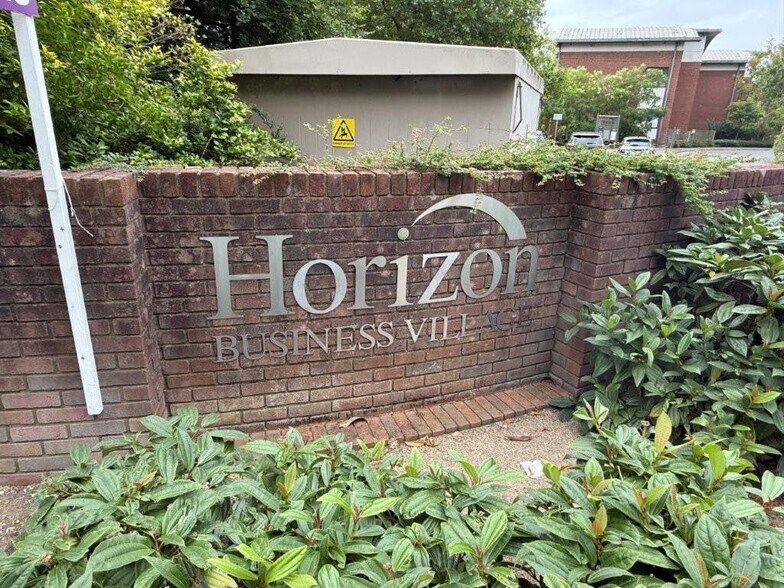 1 Brooklands Rd, Weybridge à vendre - Photo du bâtiment - Image 2 de 7
