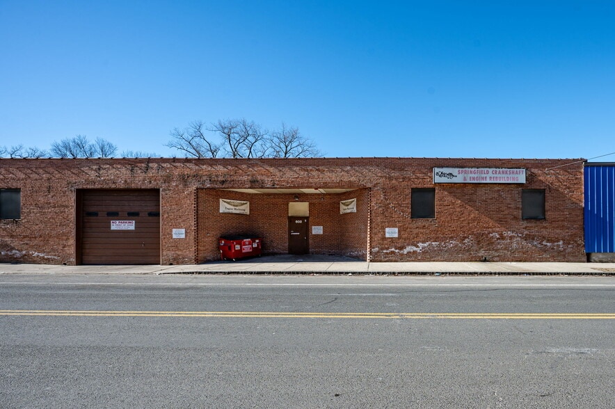 590-628 Center St, Chicopee, MA for lease - Building Photo - Image 3 of 8