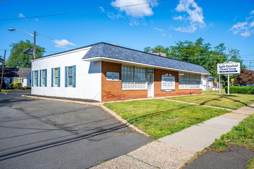 2412 Plainfield Ave, South Plainfield, NJ à vendre - Photo du bâtiment - Image 3 de 27