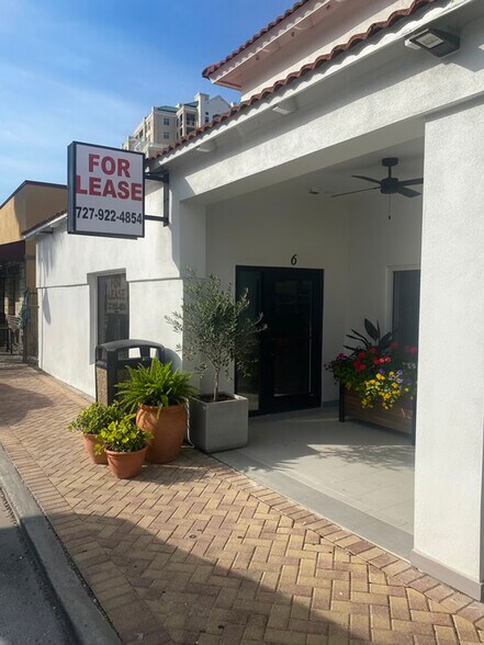 432 Poinsettia Ave, Clearwater, FL à louer - Photo du bâtiment - Image 2 de 4