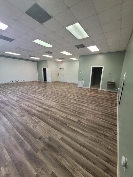 7000 Pine Forest Rd, Pensacola, FL à louer - Photo du bâtiment - Image 2 de 7