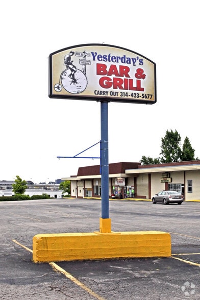 4412-4456 Woodson Rd, Saint Louis, MO à louer - Photo du bâtiment - Image 3 de 3