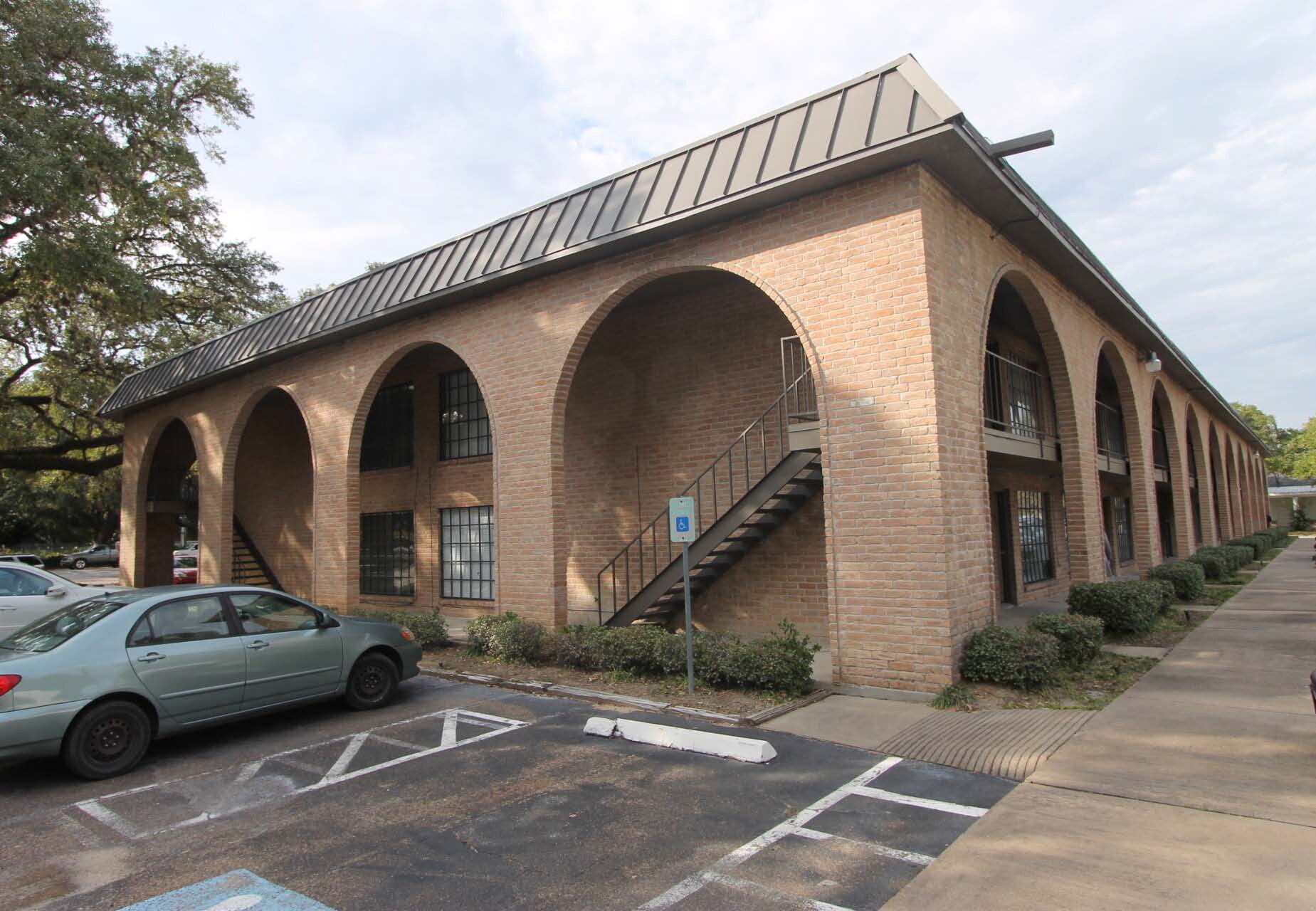 301 S 9th St, Richmond, TX à louer Photo du bâtiment- Image 1 de 5