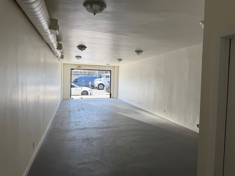 8117 W 3rd St, Los Angeles, CA for lease - Interior Photo - Image 2 of 4