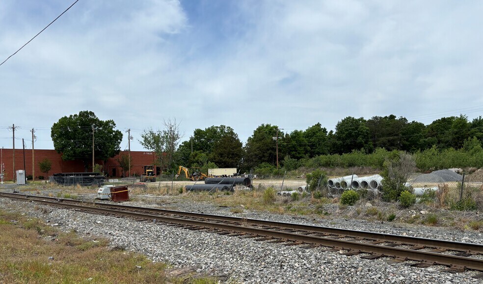 2300 Nevada Blvd, Charlotte, NC for lease - Primary Photo - Image 1 of 3