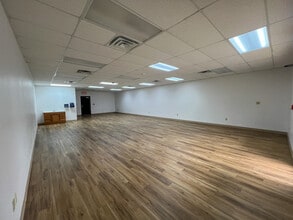 6279 W Wedington Dr, Fayetteville, AR for lease Interior Photo- Image 2 of 3