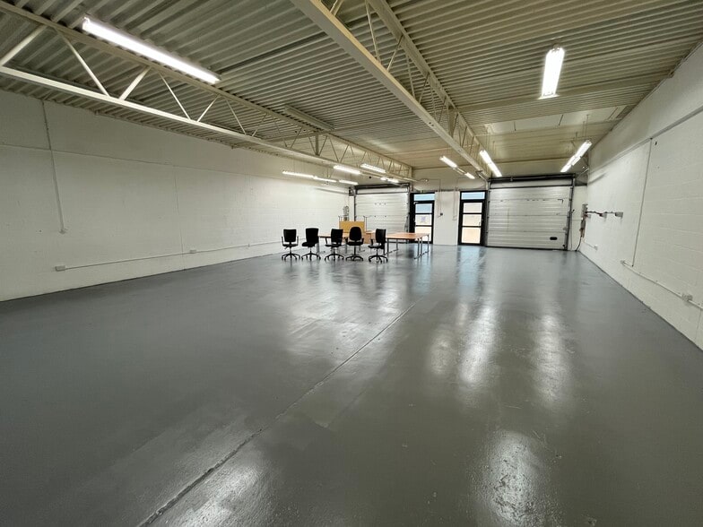 Works Rd, Letchworth Garden City for lease - Building Photo - Image 3 of 7