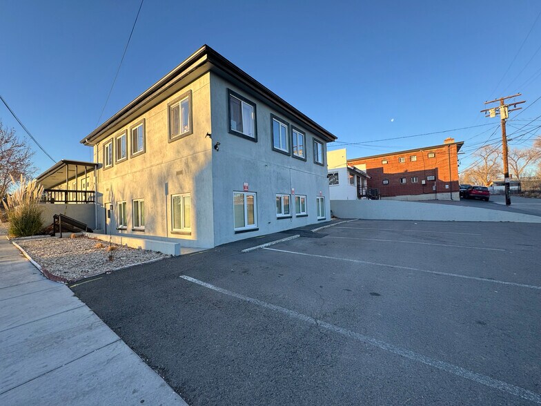 105 Mount Rose St, Reno, NV à vendre - Photo du bâtiment - Image 2 de 27