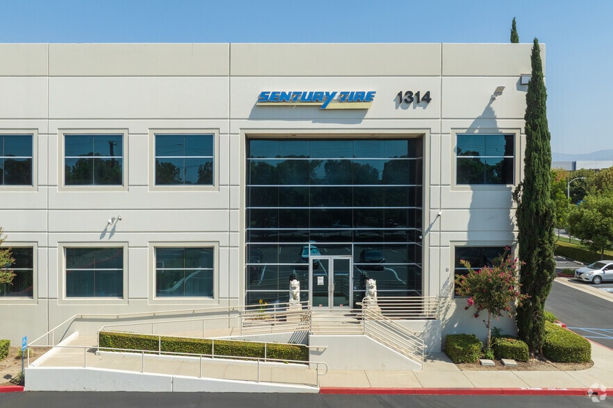1314 W Merrill Ave, Rialto, CA for lease - Building Photo - Image 3 of 4