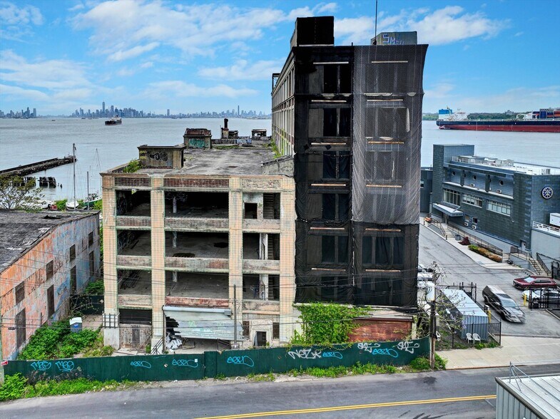 Residential Conversion on Edgewater St portefeuille de 2 propriétés à vendre sur LoopNet.ca - Photo du bâtiment - Image 3 de 9