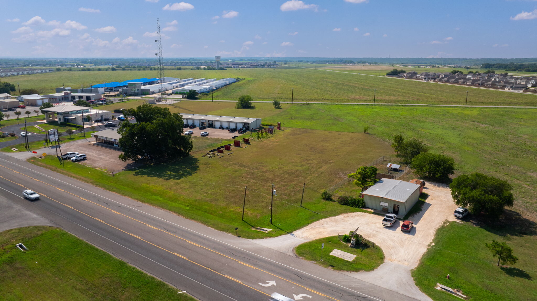 2000 W San Antonio St, Lockhart, TX à vendre Photo du bâtiment- Image 1 de 23