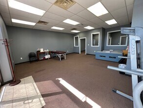 5152 69th St, Lubbock, TX for lease Interior Photo- Image 2 of 17