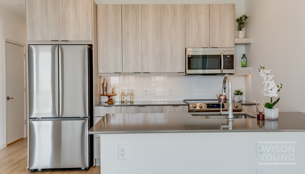 500 W 41st Ave, Denver, CO for sale - Interior Photo - Image 3 of 8