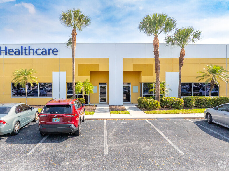 12601 Westlinks Dr, Fort Myers, FL for lease - Building Photo - Image 3 of 14