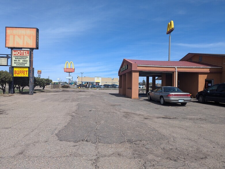 450 S Lincoln St, Burlington, CO à vendre - Photo du bâtiment - Image 2 de 17