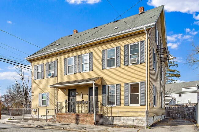 More details for 2 Sutherland St, Lowell, MA - Multifamily for Sale