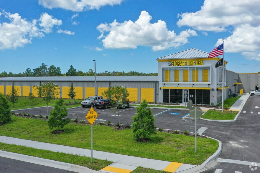3617 Commercial Way, Spring Hill, FL for lease - Building Photo - Image 3 of 11