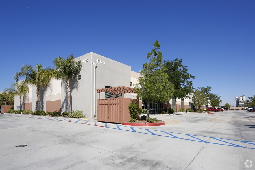 41735 Elm St, Murrieta, CA for lease - Building Photo - Image 2 of 5