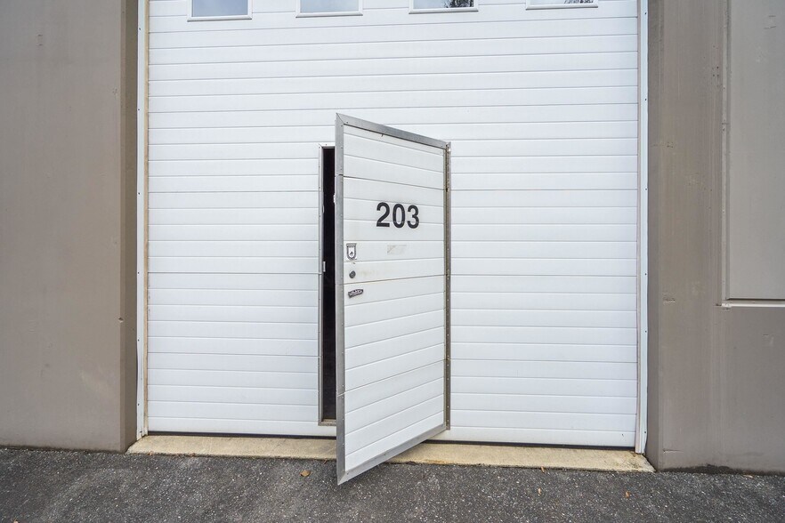 30600-30610 Progressive Way, Abbotsford, BC à vendre - Photo du bâtiment - Image 3 de 63