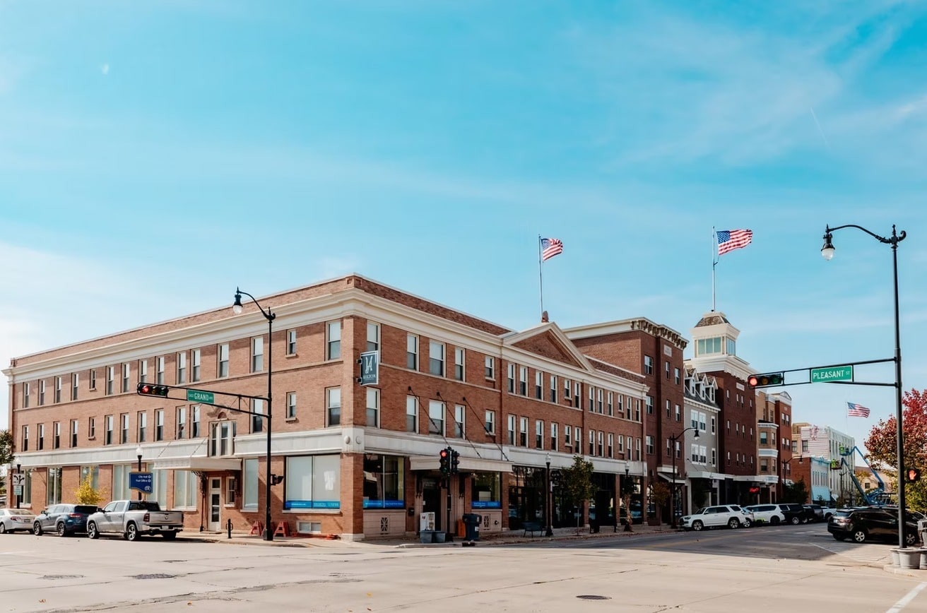 444 E Grand Ave, Beloit, WI for lease Primary Photo- Image 1 of 8