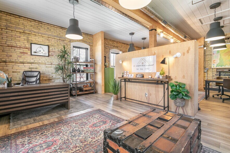 1032 E Wayne St, South Bend, IN à louer - Photo du bâtiment - Image 2 de 19