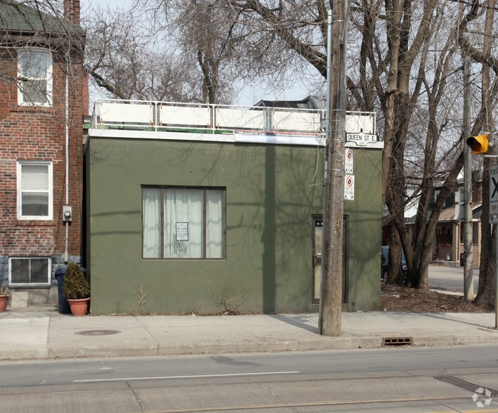 1558 Queen St E, Toronto, ON à louer - Photo du bâtiment - Image 2 de 2