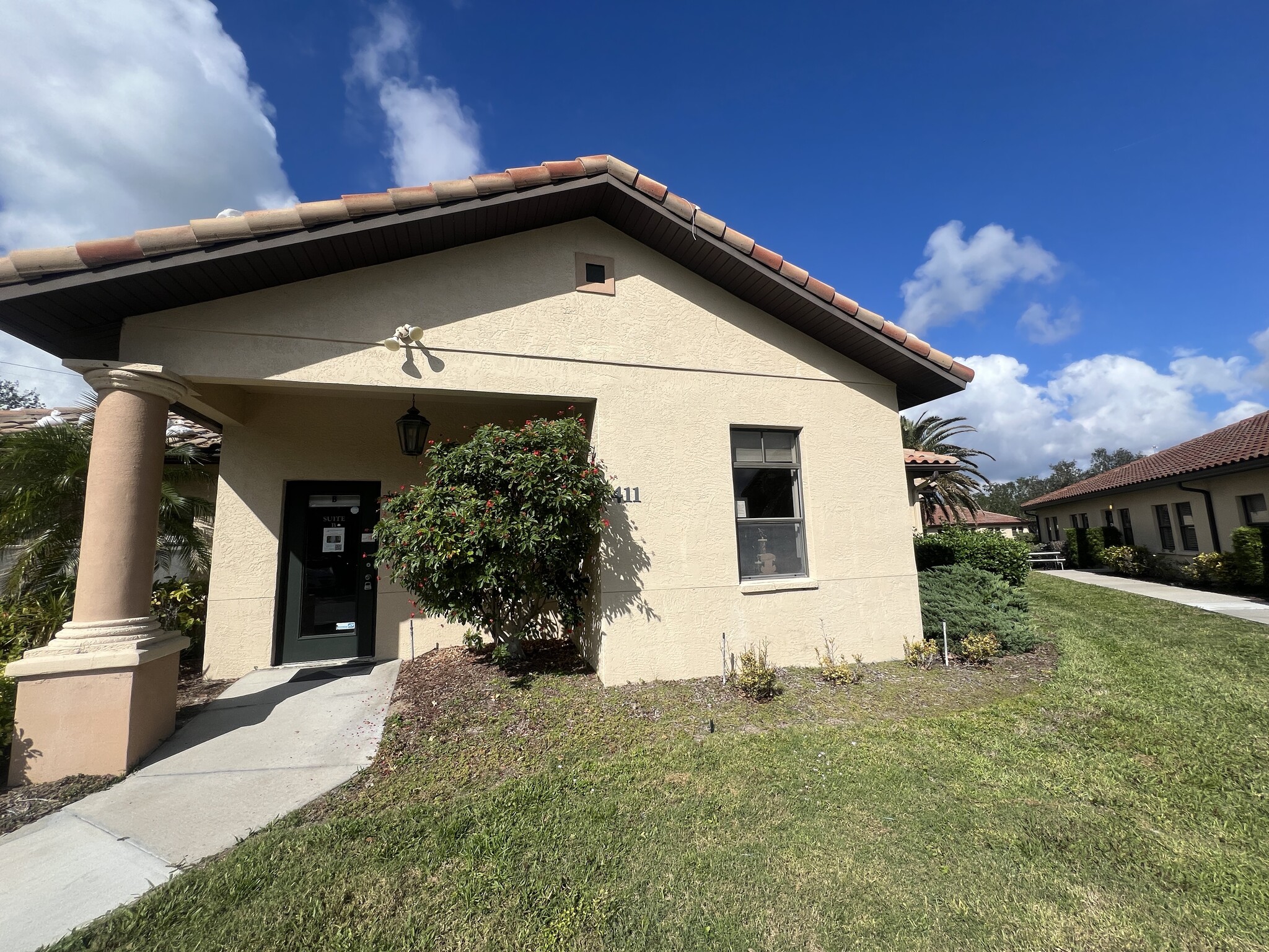 411 Commercial Ct, Venice, FL for lease Building Photo- Image 1 of 10