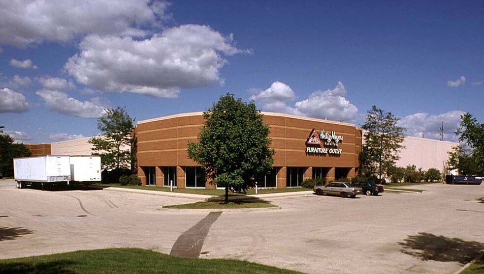 100 Overland Dr, North Aurora, IL à louer - Photo du bâtiment - Image 3 de 6