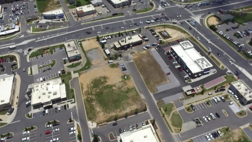 1410 McFarland Blvd E, Tuscaloosa, AL à louer - Vidéo sur l’inscription commerciale - Image 2 de 11