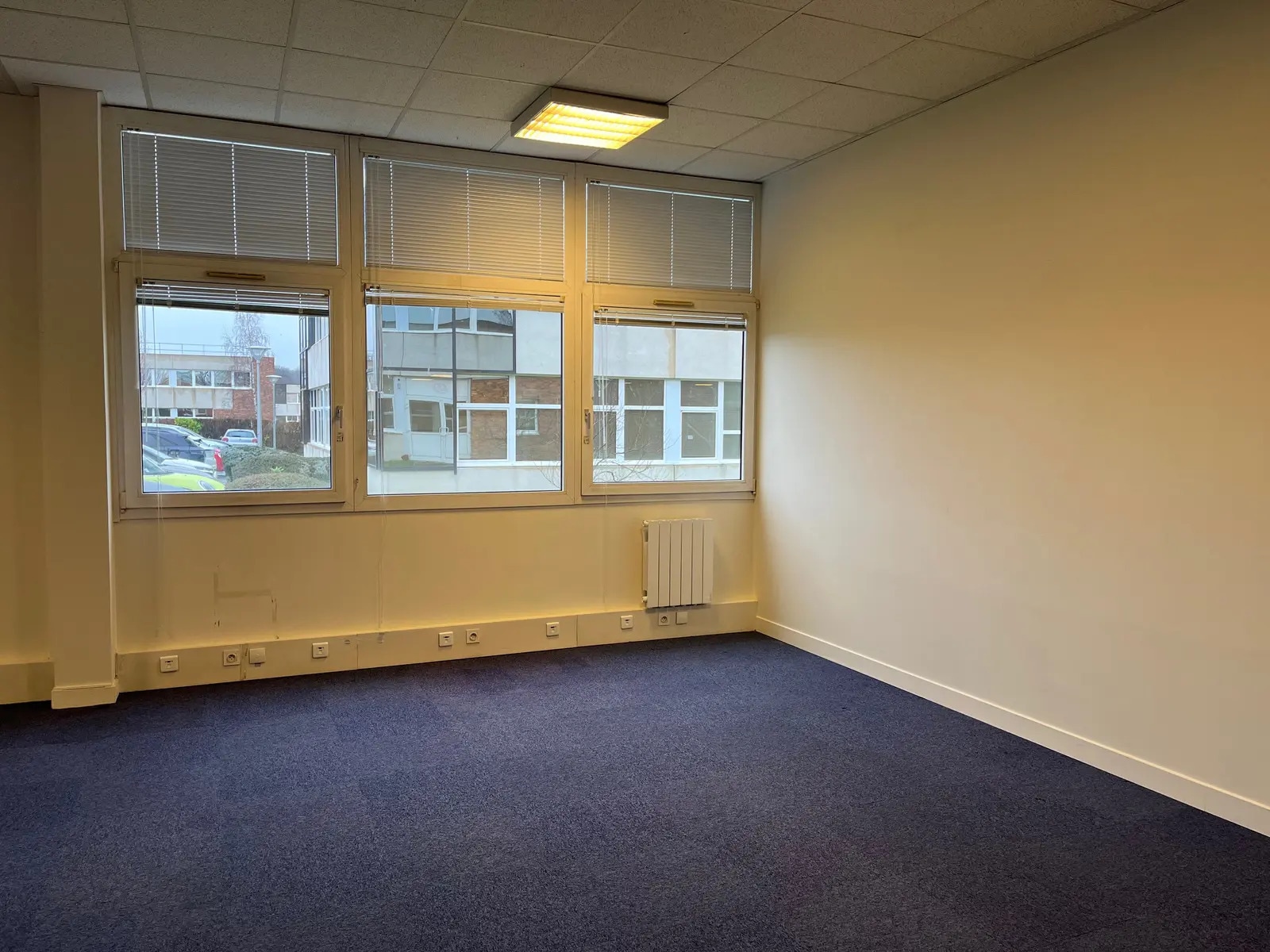 Office in Bièvres for lease Interior Photo- Image 1 of 12