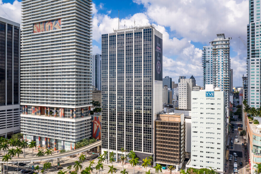 100 N Biscayne Blvd, Miami, FL à louer - Photo du bâtiment - Image 2 de 11