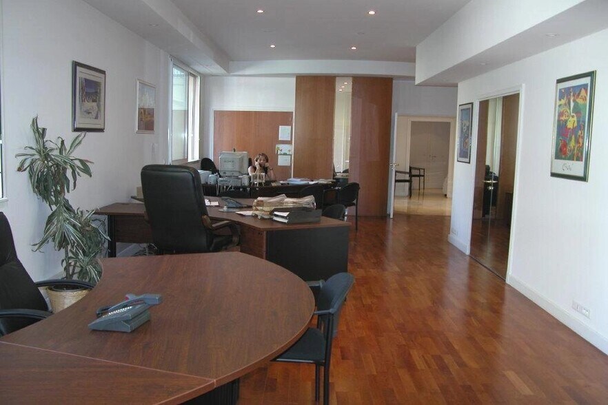 Office in Cannes for sale - Interior Photo - Image 1 of 3