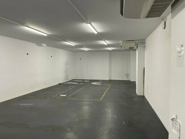 Flex in Bordeaux for lease - Interior Photo - Image 3 of 7
