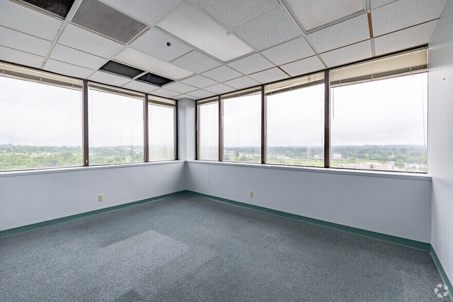 7162 Reading Rd, Cincinnati, OH à louer - Photo intérieure - Image 3 de 20