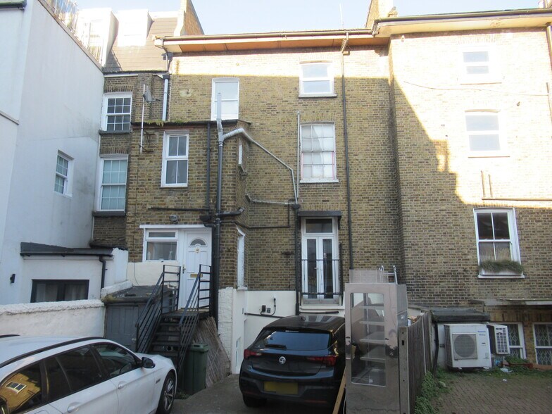 115-115A Merton Rd, Londres à vendre - Photo du bâtiment - Image 2 de 6