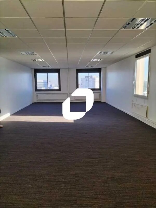 Office in Nanterre for lease Interior Photo- Image 1 of 5