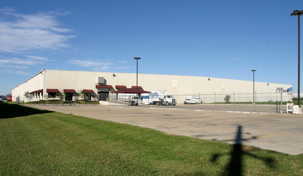 5661 Brittmoore Rd, Houston, TX à louer - Photo du bâtiment - Image 2 de 11
