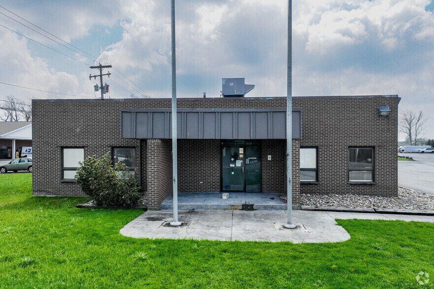 9825 Main St, Clarence, NY à louer - Photo du bâtiment - Image 3 de 12