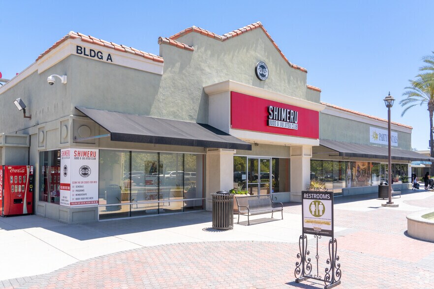 17600 Collier Ave, Lake Elsinore, CA à vendre - Photo principale - Image 1 de 4