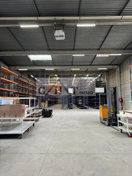 Industrial in Antony for lease - Interior Photo - Image 3 of 14