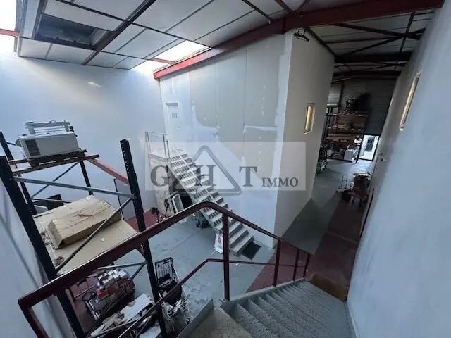 Industriel dans Sainte-Geneviève-des-Bois à louer - Photo du bâtiment - Image 3 de 8