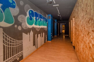 Plus de détails pour Multi-résidentiel à vendre