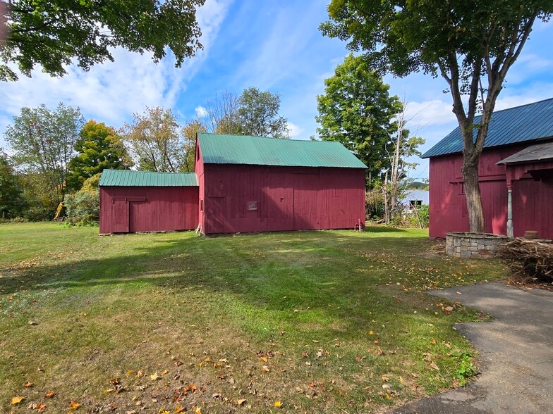 27 Middle Quarter Rd, Woodbury, CT for sale - Building Photo - Image 3 of 7