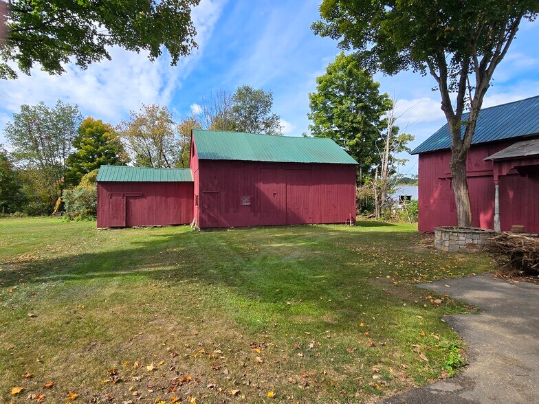 27 Middle Quarter Rd, Woodbury, CT à vendre - Photo du bâtiment - Image 3 de 7