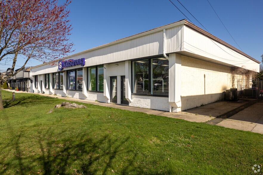 2807 Middle Country Rd, Lake Grove, NY à louer - Photo principale - Image 1 de 9