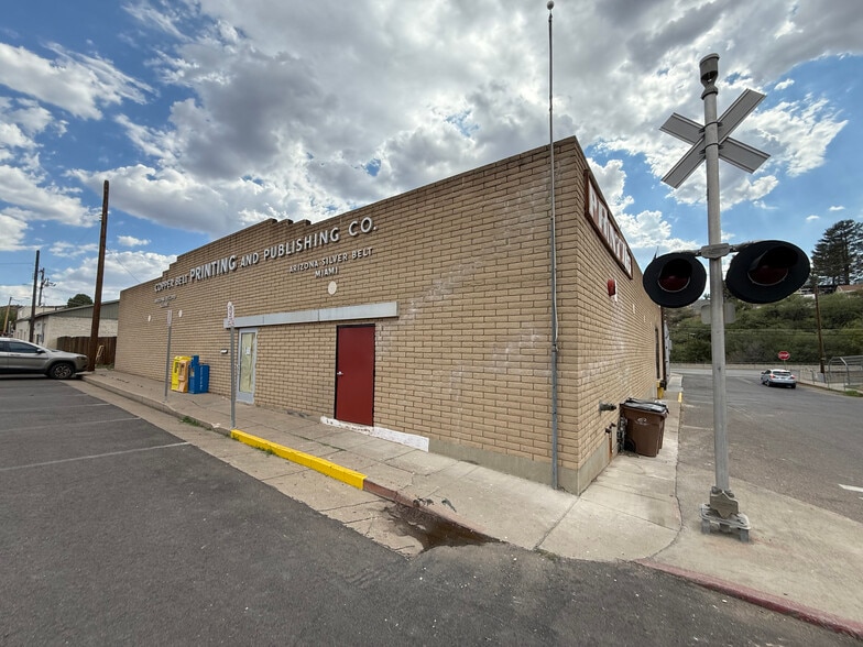 298 N Pine St, Globe, AZ for lease - Building Photo - Image 2 of 19