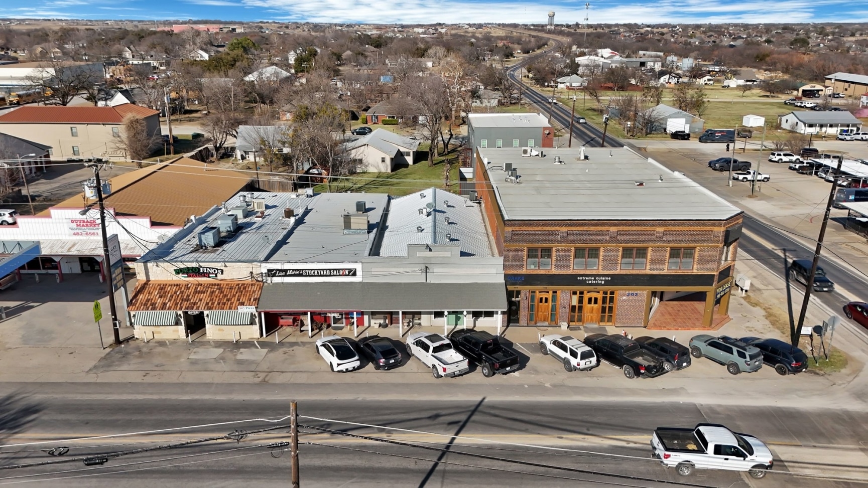 204 W Mccart St, Krum, TX for sale Primary Photo- Image 1 of 24