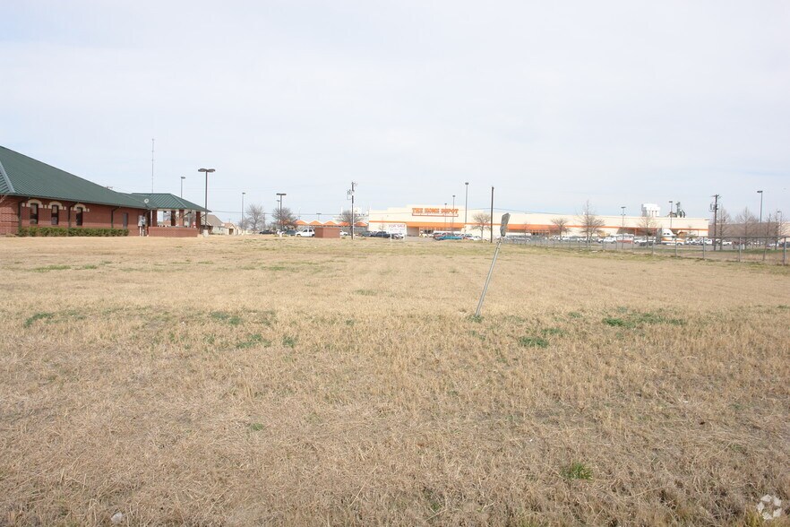 226 W Katherine P Raines Rd, Cleburne, TX for sale - Building Photo - Image 2 of 2