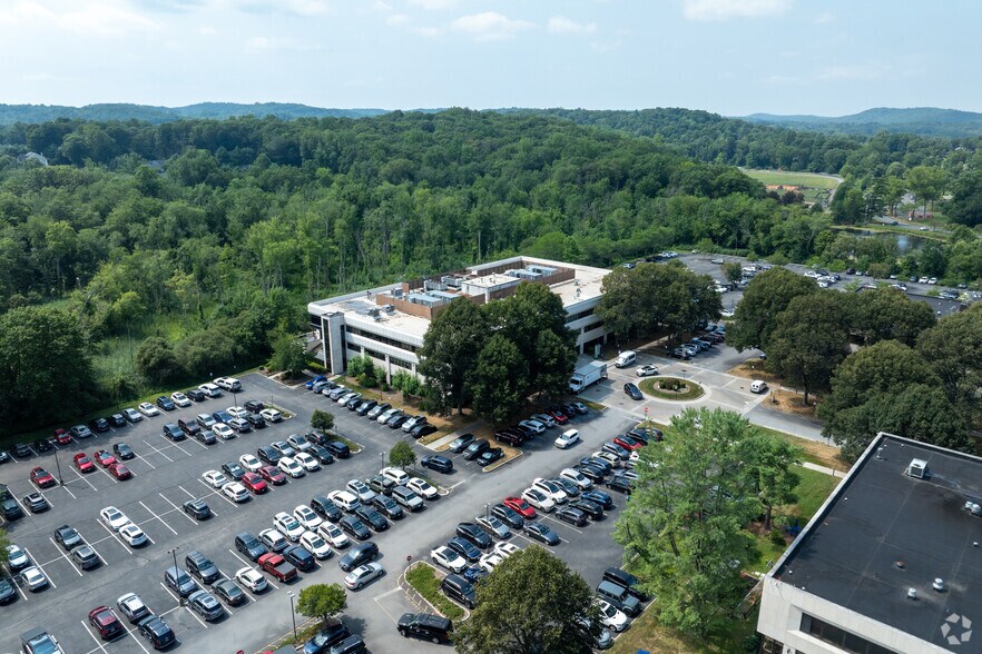 100 S Bedford Rd, Mount Kisco, NY à louer - Aérien - Image 3 de 5